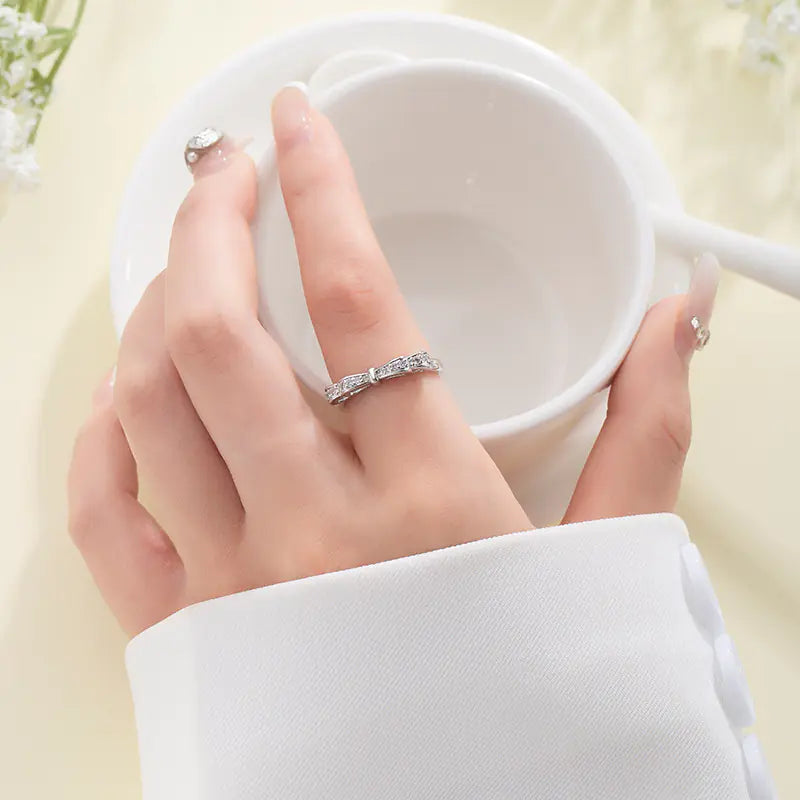 Light Luxury Women's Bow Ring with Unique Design