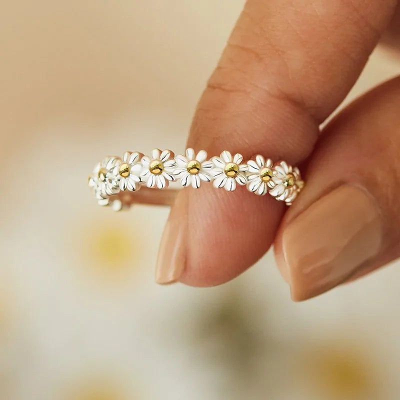 Daisy Rings Showcase