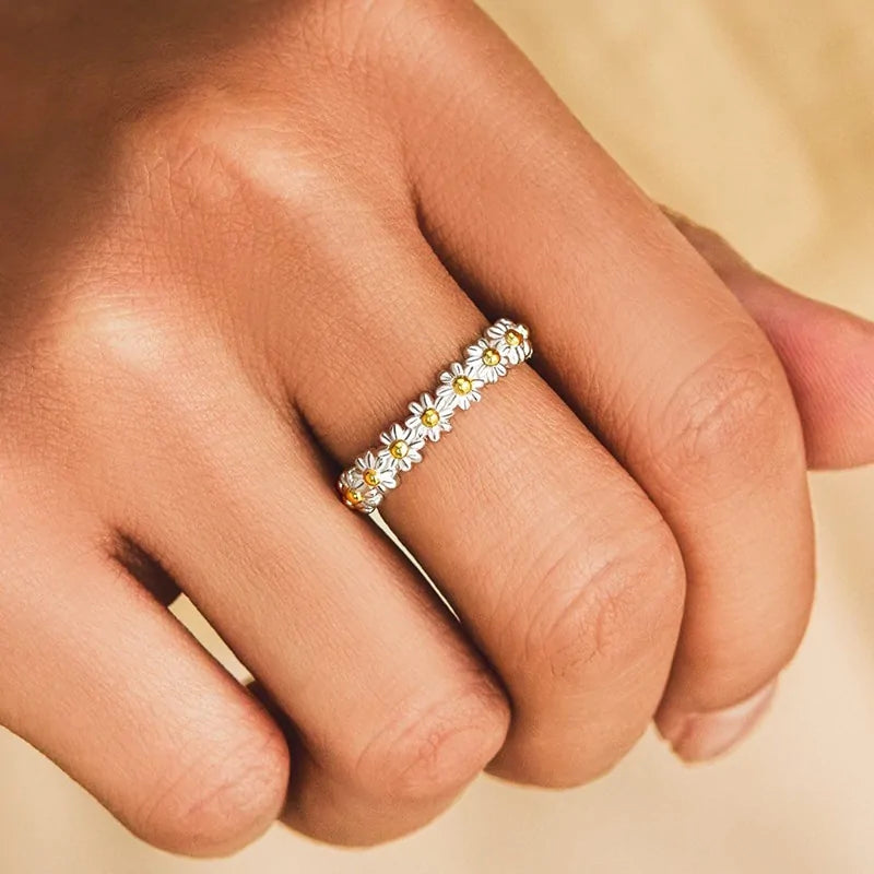 Daisy Rings Showcase