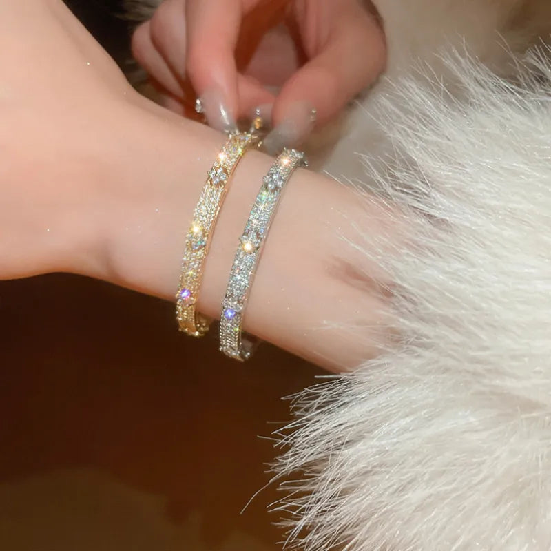 Elegant Zircon Flower Bracelet