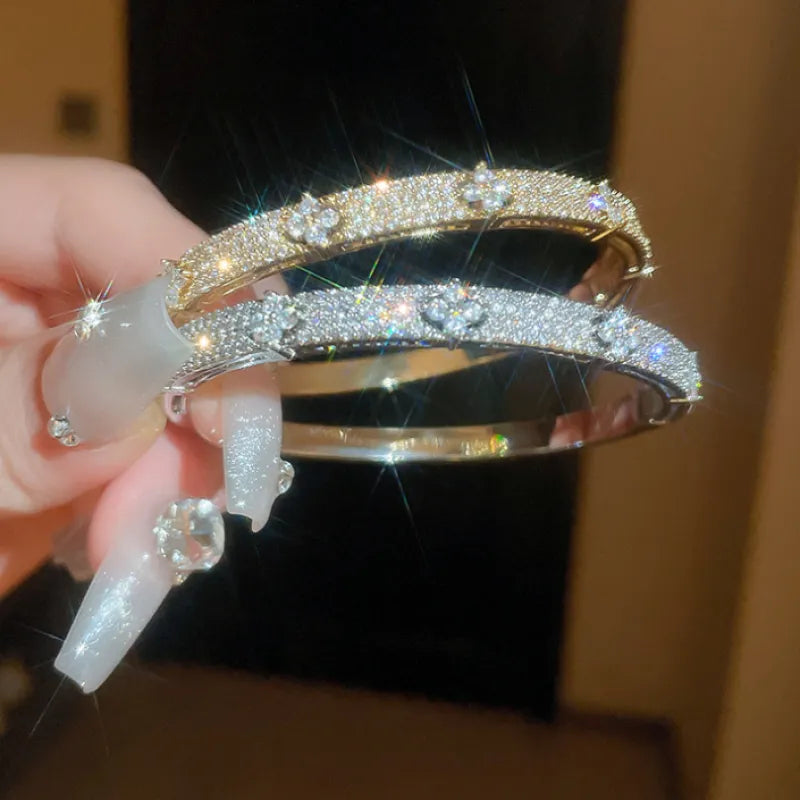 Elegant Zircon Flower Bracelet