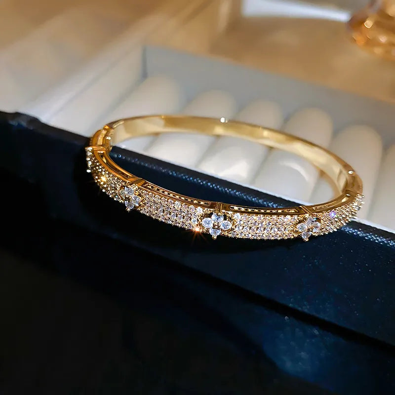Elegant Zircon Flower Bracelet