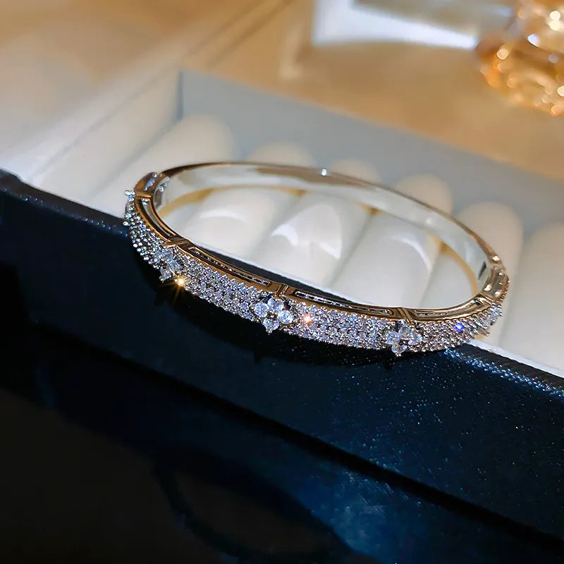 Elegant Zircon Flower Bracelet